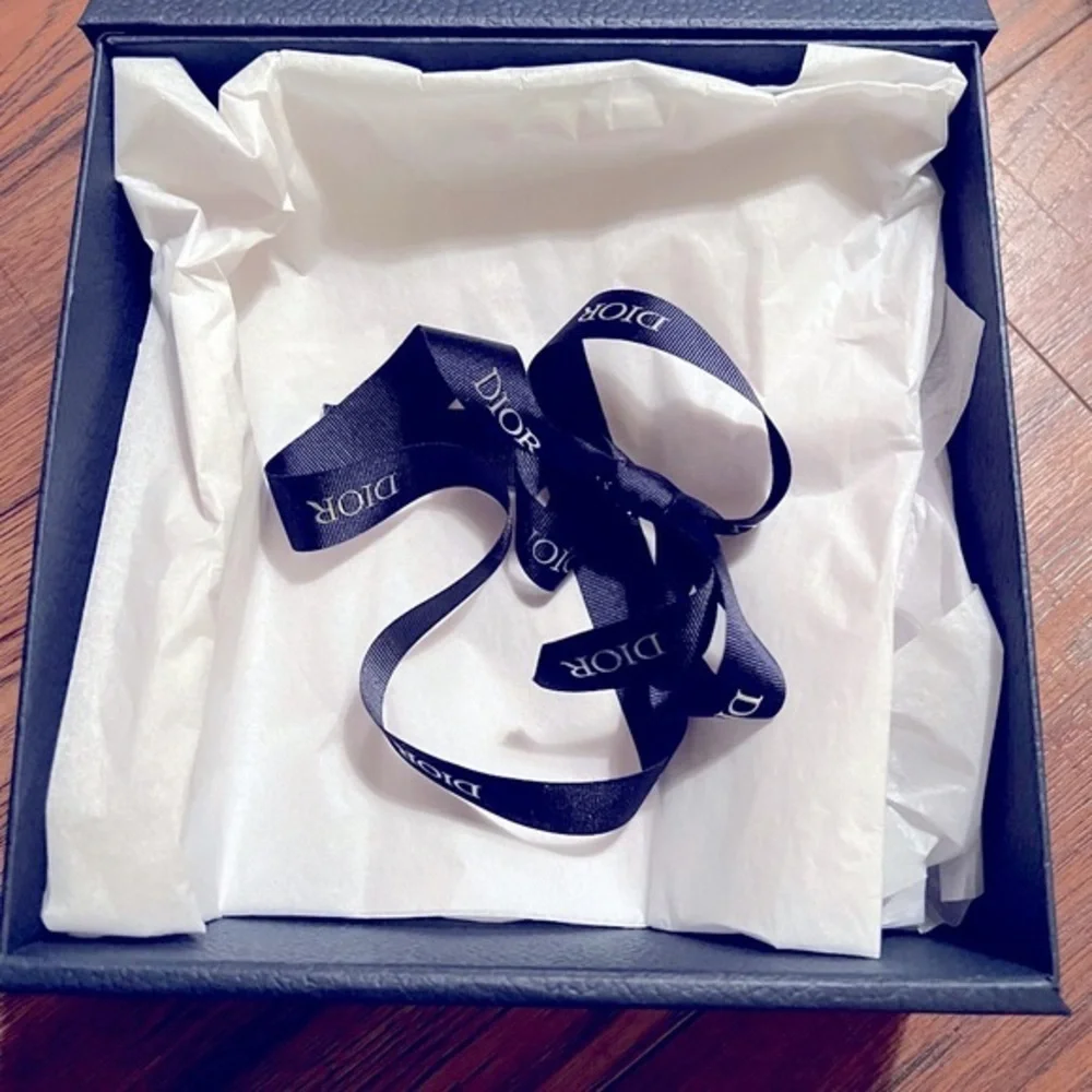 DIOR Box 8.5” w/ magnetic front flap closure